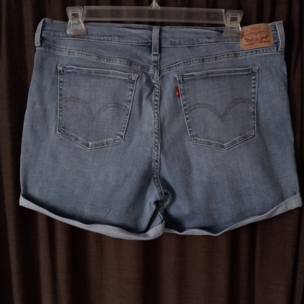 Levi's - Picture 4 of 5